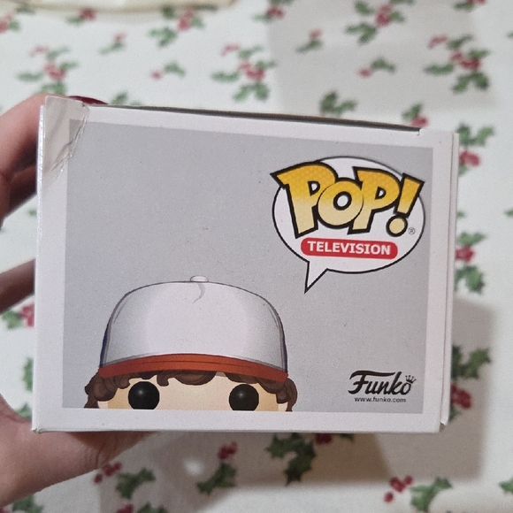 Funko Pop Stranger Things Dustin with Red Hat Barnes And Noble Exclusive - Picture 3 of 4